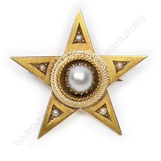 A G Bartlett (Auckland) gold and pearl brooch,